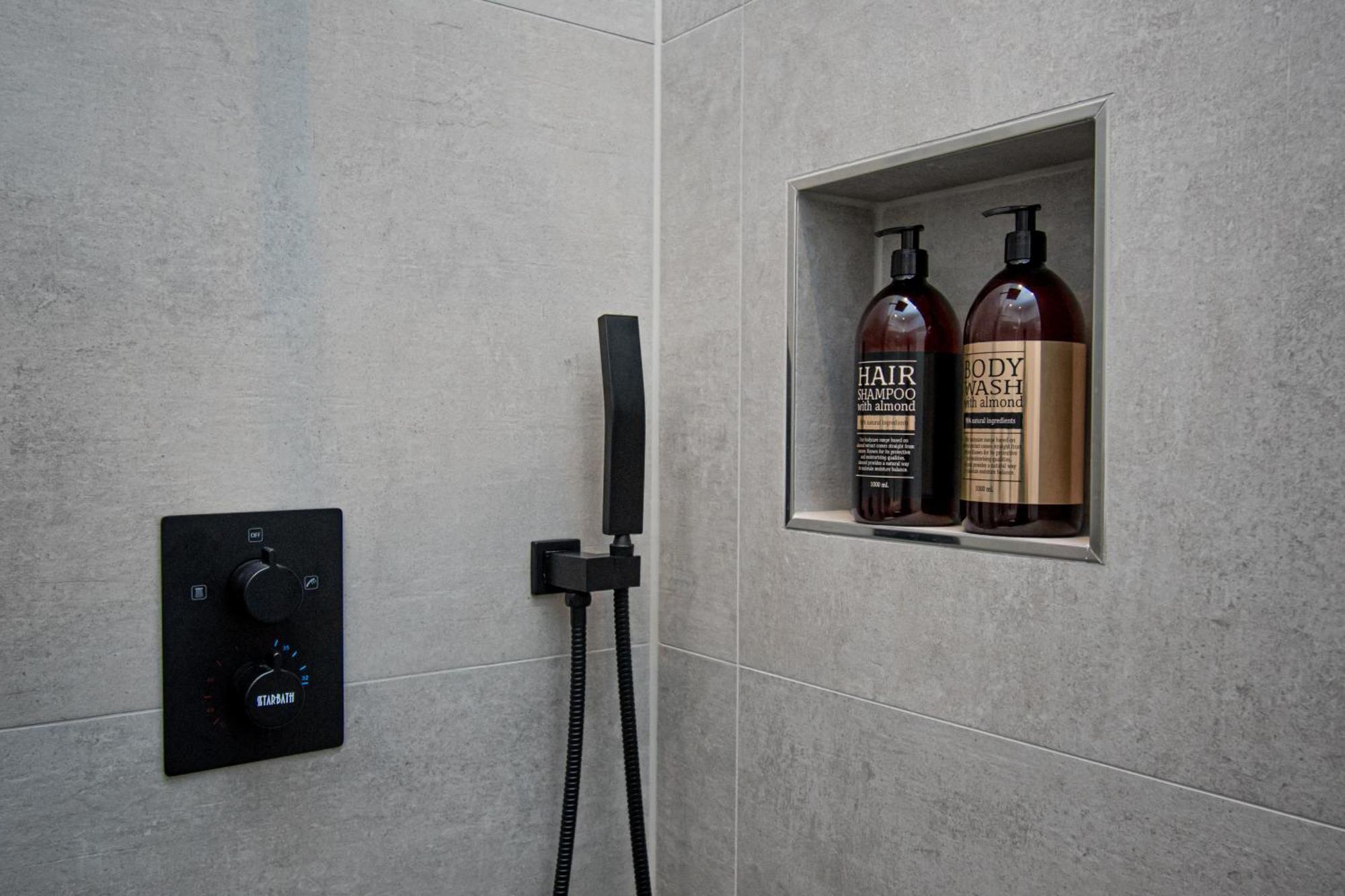 Sweethome - Zentral - Kueche & Parkplatz, Wifi Halle  Exteriör bild